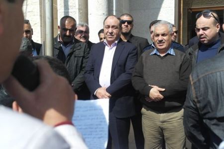  المحافظ رمضان يؤكد اهتمام فخامة الرئيس ومجلس الوزراء بتلبية حقوق المعلمين